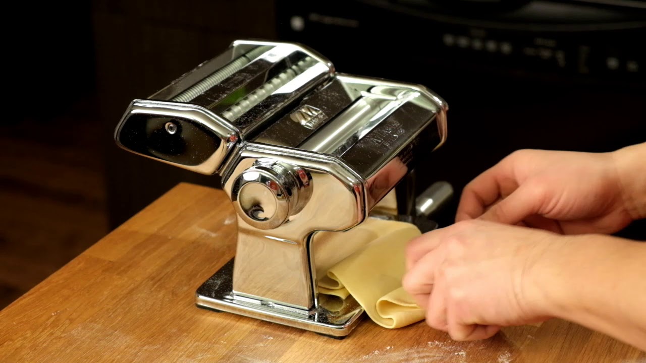 How To Use Marcato Atlas 150 Pasta Machine l Foodie Avenue 