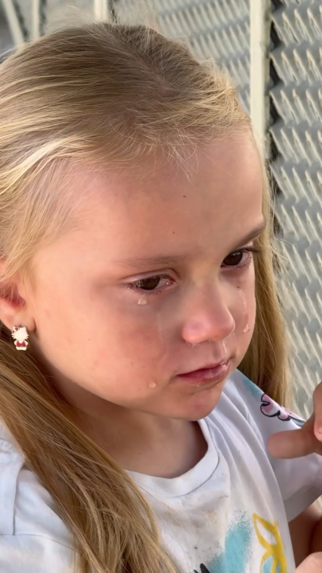 Will she wait for her mother?? #social