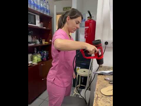 En el taller de ortopodologia seguimos trabajando a pleno 💪👣Estamos preparando las plantillas.