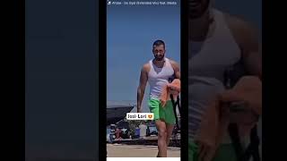 Jozi Dhe Lori Shijojne Pushimet Ne Plazh