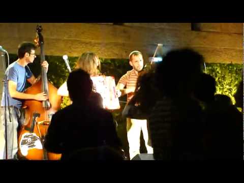 Oy Division - Klezmer at the Jewish Music Marathon 2 - אוי דיויז'ן adlı videoyu YouTube'da izle Oy Division - Klezmer at the Jewish Music Marathon 2 - אוי דיויז'ן adlı videoyu YouTube'da izle