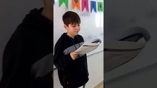 Declamação de Poema. Aluno Bruno
