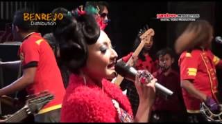 NIRWANA LIVE BATUAJI - KEDIRI - TALINE ASMORO BY : MAGDALENA