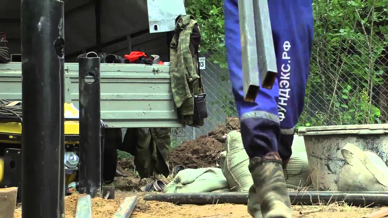 ремонт фундамента винтовыми сваями - YouTube