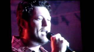 "All My Exes Live in Texas" - Blake Shelton - Eau Claire, WI, Country Jam 2011