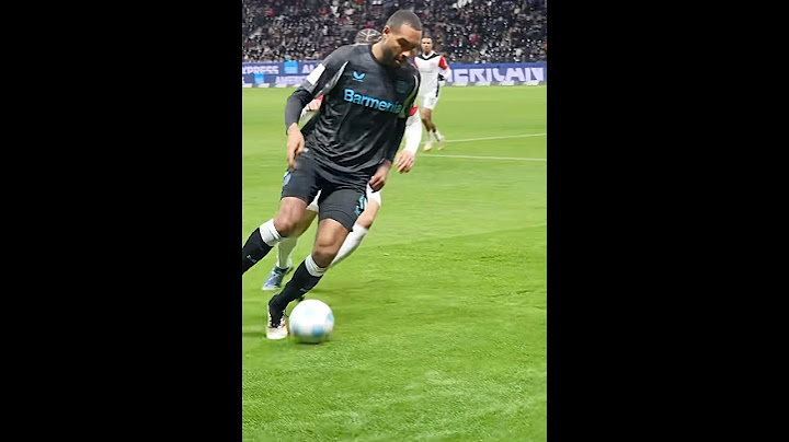 Jonathan Tah nutmegging Hugo Ekitiké | He is leaving Bayer Leverkusen to join Bayern as a free agent