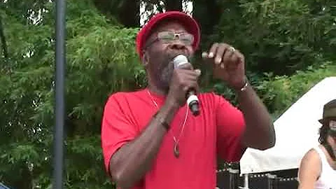 Clinton Fearon Live at Reggae On The River 17 07 1...
