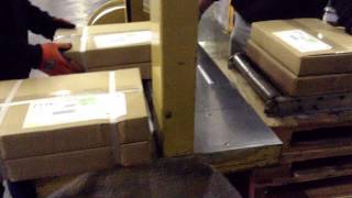 梱包作業シーンPPバンド（グランドスウェル）