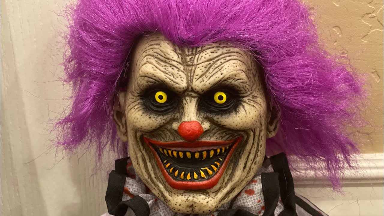 Hugz Clown Doll Review - Spirit Halloween 2020 Prop