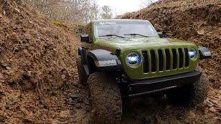 AXIAL SCX6 JEEP RUBICON CRAWLS A HUGE  DITCH