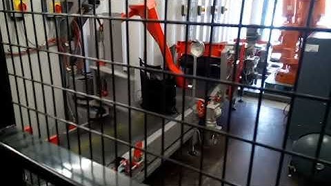 BAC600M Manual bagger, bagging top soil. Bagging 20kg feeding into robot palletizer