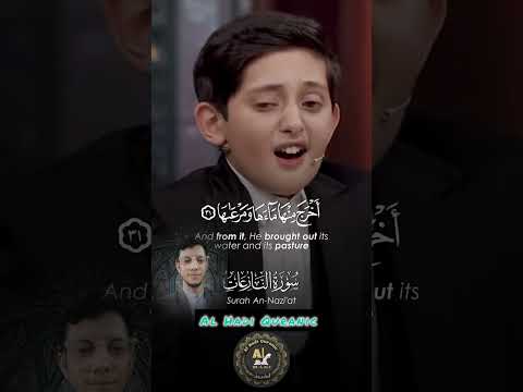 وقع مغميا علي الأرض من بكائه لتلاوة الشاب المعجزة صالح مهدي زاده بأشد التلاوات تأثرا وابداع محفل