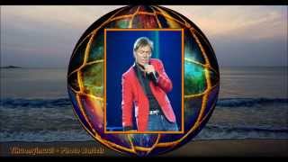 Watch Cliff Richard Silvers Home Tonight video