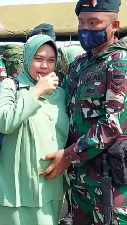 Mengharukan,,,, perpisahan seorang TNI dgn istri tercinta karn tugas,,