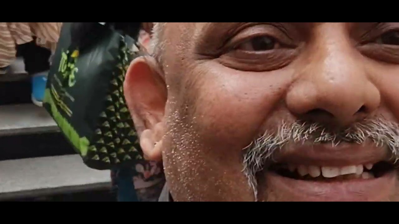 Socha chaat khaenge… bandar ka attack ho gaya 🐒💦