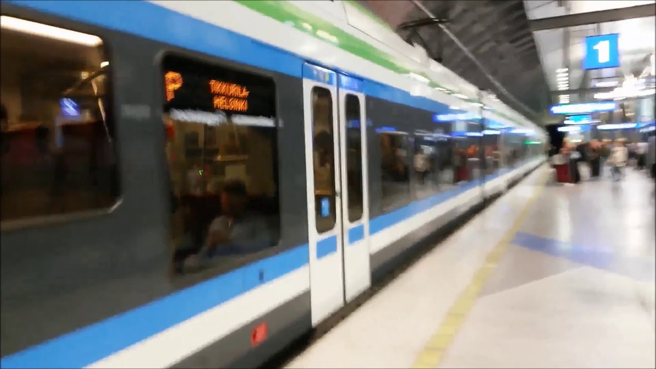 Ein büschn Bahnfahren in Finnland, aber vorher eine laaaange Rolltreppe
