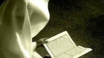 يَا أَيُّهَا الَّذِينَ آمَنُوا أَوْفُوا بِالْعُقُودِ أُحِلَّتْ ..(١) سورة المائدة . الشيخ سعود الش