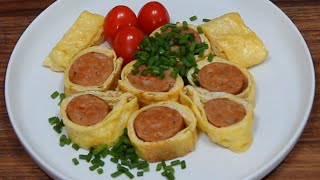 Sausage Omelette #breakfast #brunch #lunch #egg #bread #toast #omlette #sausage #tomato #chives