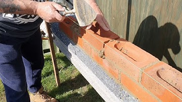 OLD BOY bricklayer teaches beginner how to lay to a line