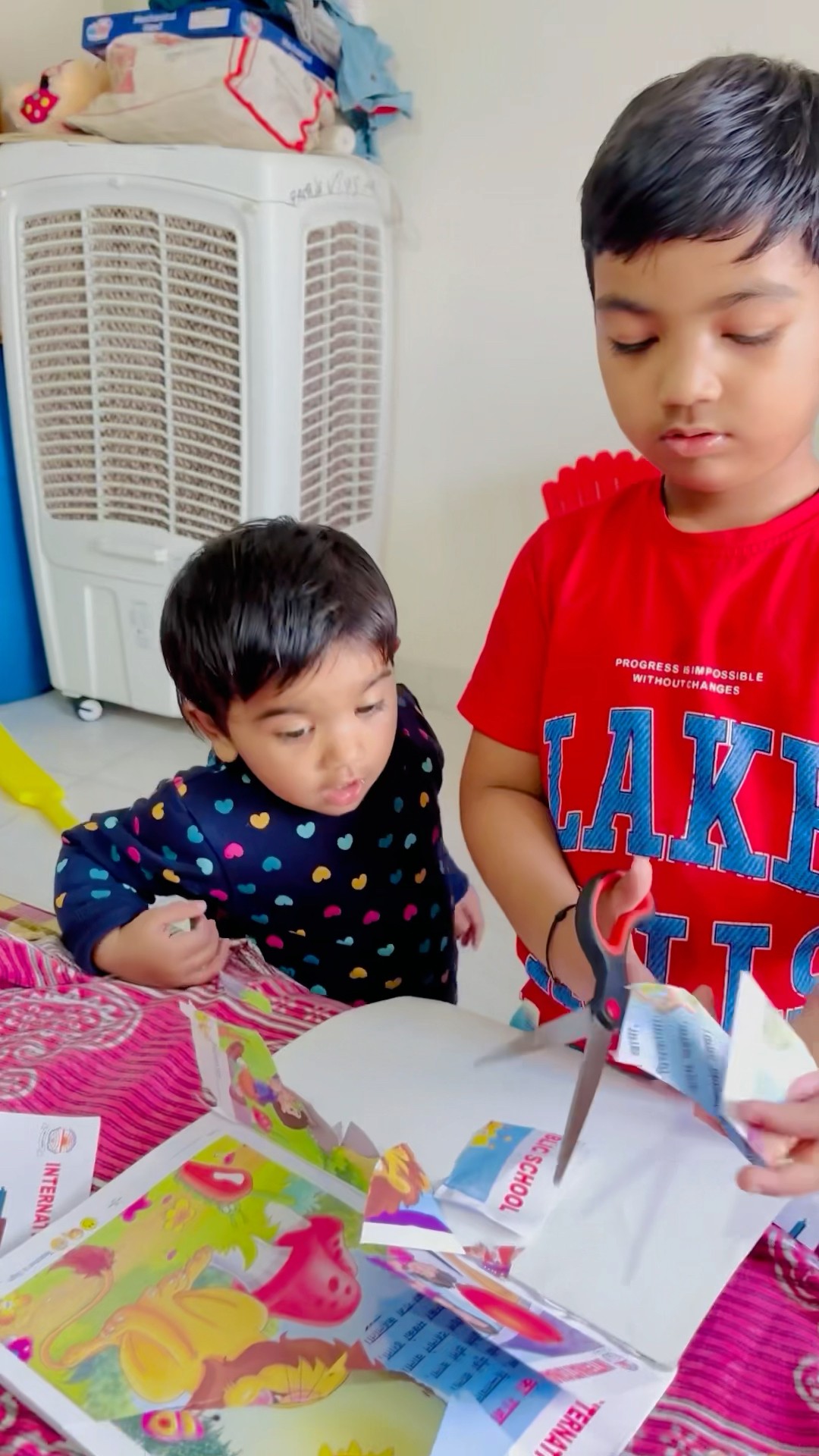 Bhaiya ne book kaat di ?