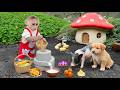 Monkey Xuka grinds corn to make cakes for pig Zin and friends
