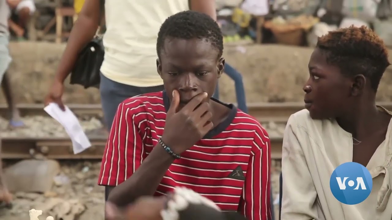 Nigerian Charity Teaches Chess to Slum Kids