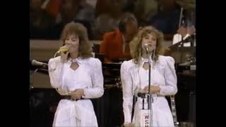 Loretta Lynn and twins Patsy & Peggy - LIVE performance 1990