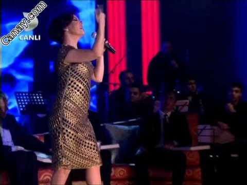 Ebru Gündeş Dar Elbise ve Yüze Yakın Çekimler Beyaz Show -- Kanal D