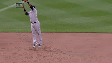NYY@BAL: Wheeler jumps to snag a line drive at third