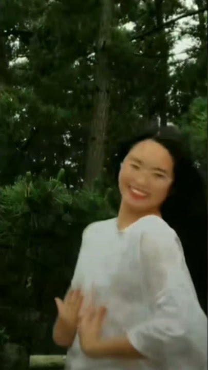 gadis abg cantik joget pamer gunung kembar gak pakai bh