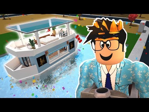 I Built A Bloxburg Food Boat And Turned It Into A Tiny House