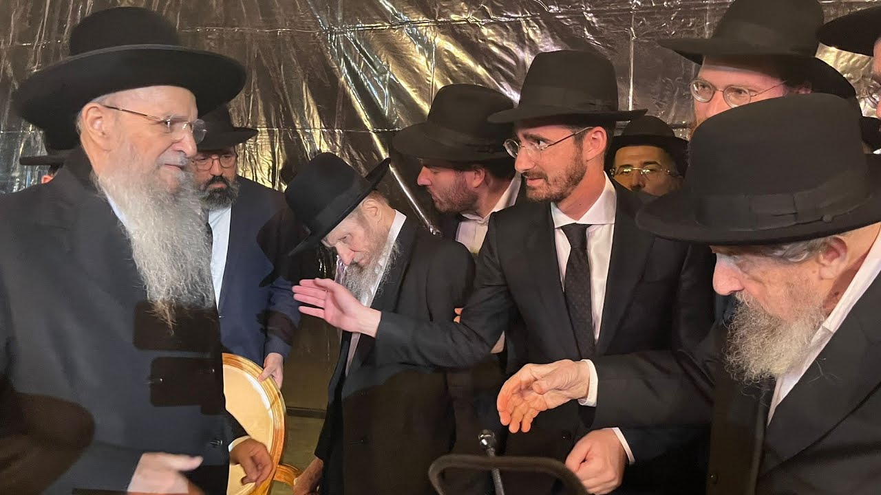 Harav Dov Landau Shlita speaking at the Deal NJ fundraiser for Keren Olam Hatorah