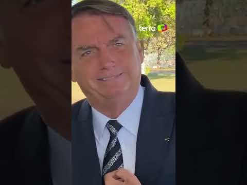 Bolsonaro ironiza jovens que culpam governo por falta de emprego: ''Tem que correr atrás'' #shorts