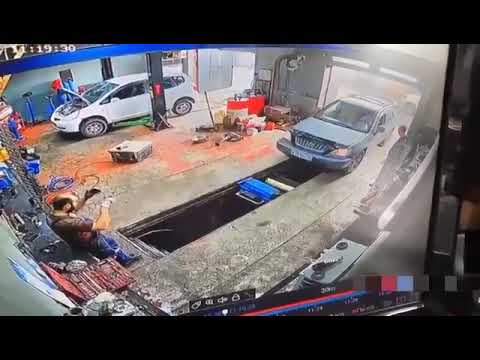 watch how  a female driver crushes a mechanic