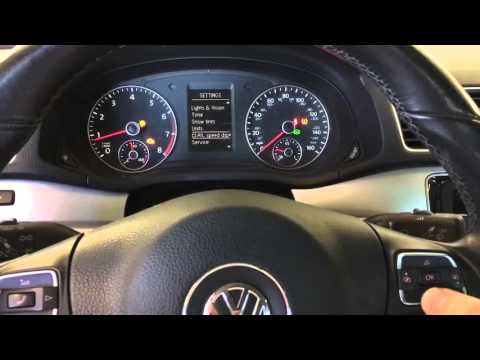 Video: Bagaimana Anda mengatur ulang lampu oli pada Volkswagen Passat 2012?