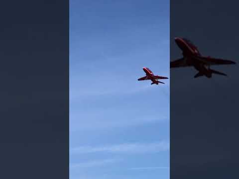 Red Arrows Departing