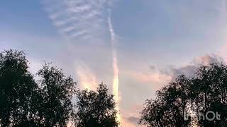 Surrounding the sunset again . Look into the trails and blue haze ❤️🌙🐺 #sky #clouds #sunset