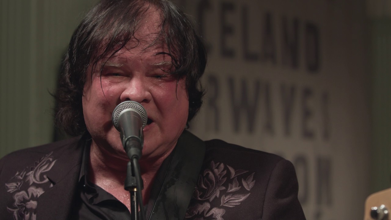 在 YouTube 上觀看「The Sonics - I Don't Need No Doctor (Live on KEXP)」