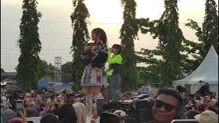 Happy Asmara feat Leona Zhen - Nan Ko Paham Live KARNAVAL SCTV Kendal 