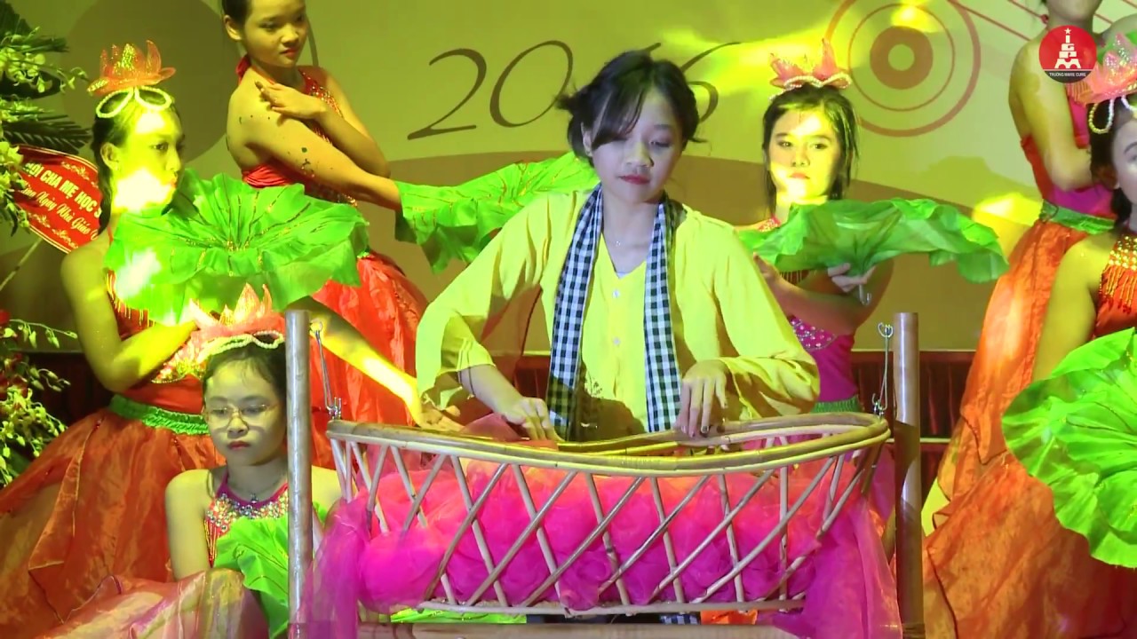 Giải Nhất: Mùa sen nở - 7I1