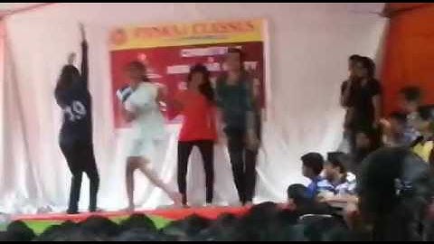 Girls Dance Competition in picnic { Pankaj classes commerce }