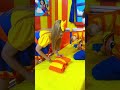 Aprende a doblar tu camisa - Bely y Beto # Shorts #belyybeto #videosparaniños #youtubekids