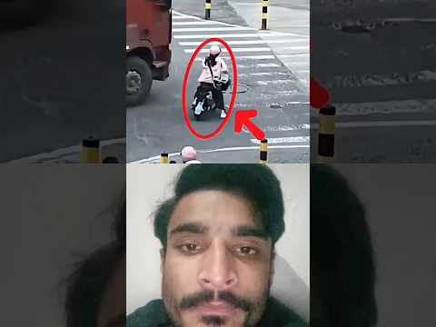 بچی گاڑی کے نیچے آ گئی مگر الل ہ نے بچا لیا 