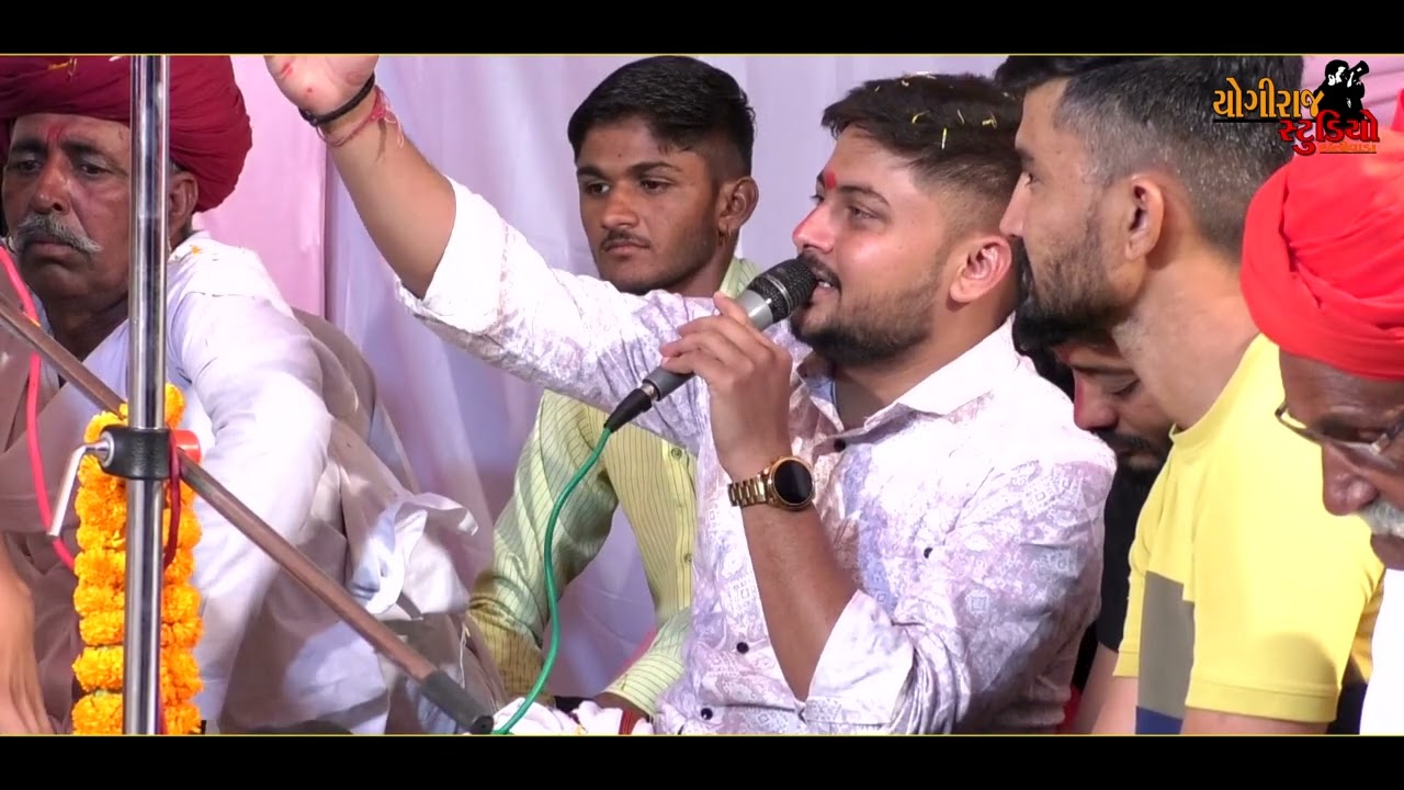 મહેન્દ્ર ભુવાજી વાછડાલ ધોણારી વિર મોમાંજી ની જોરદાર ધૂણ ll singar - Naresh Aal ll live ramel 2023