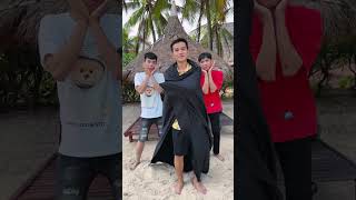 Bên trái bên phải đều có những người bạn vui tính || Dance cover left & right #shorts