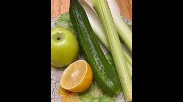 Нарежьте Сельдерей с огурцом и яблоком и поймете, что вкуснее ничего не ели!