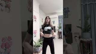 #bellydance #smallwaist #bollywoodsong #hindisong 🫠🫠💃🏻💕😮
