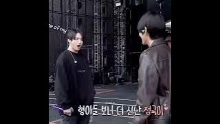 Jungkook singing euphoria while pointing out at Taehyung 😌✨// #jungkook #taehyung #taekook #euphoria