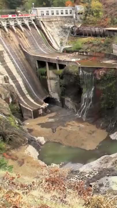 Video shows moment dam gate collapsed at Lake Dunlap