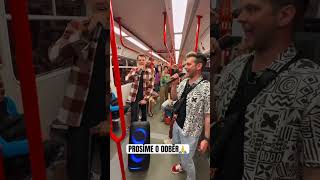 S Naší Bella Ciao Poprvé V Metru